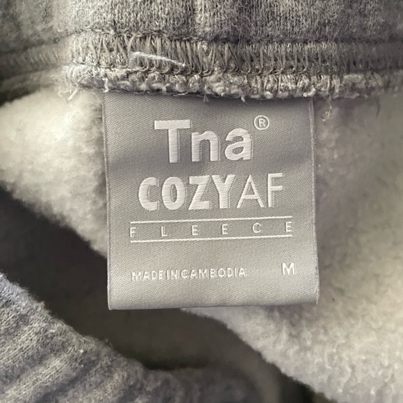 TNA COZY FLEECE PERFECT HI-RISE 2" SWEATSHORT SIZE: M - Picture 5 of 6